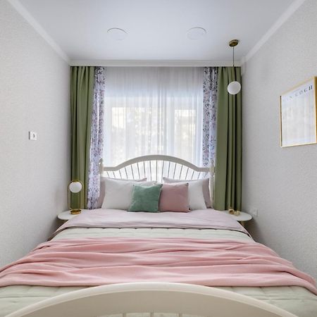 Mid-Century Charm Apartments В Центре Алматы ภายนอก รูปภาพ