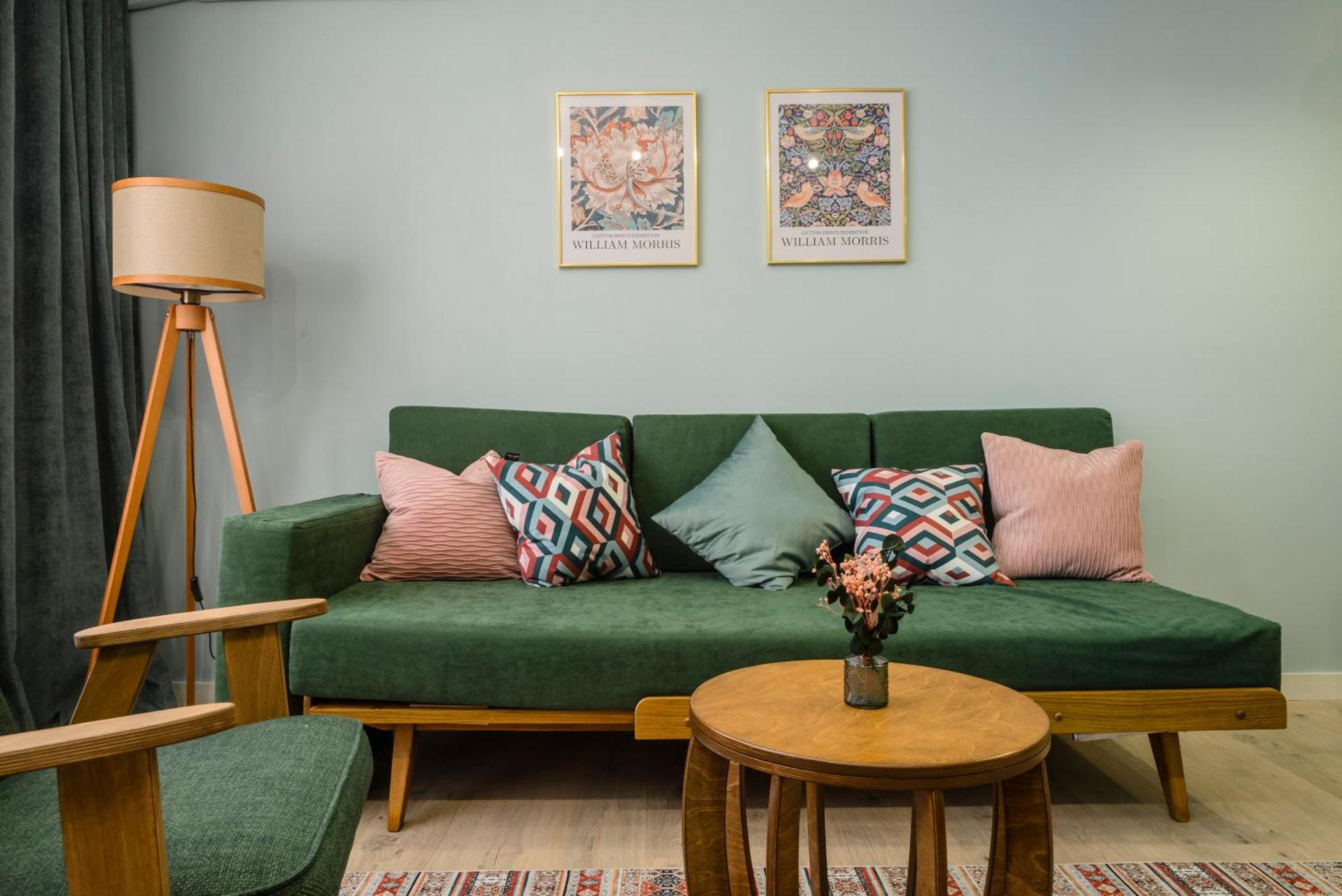 Mid-Century Charm Apartments В Центре Алматы ภายนอก รูปภาพ