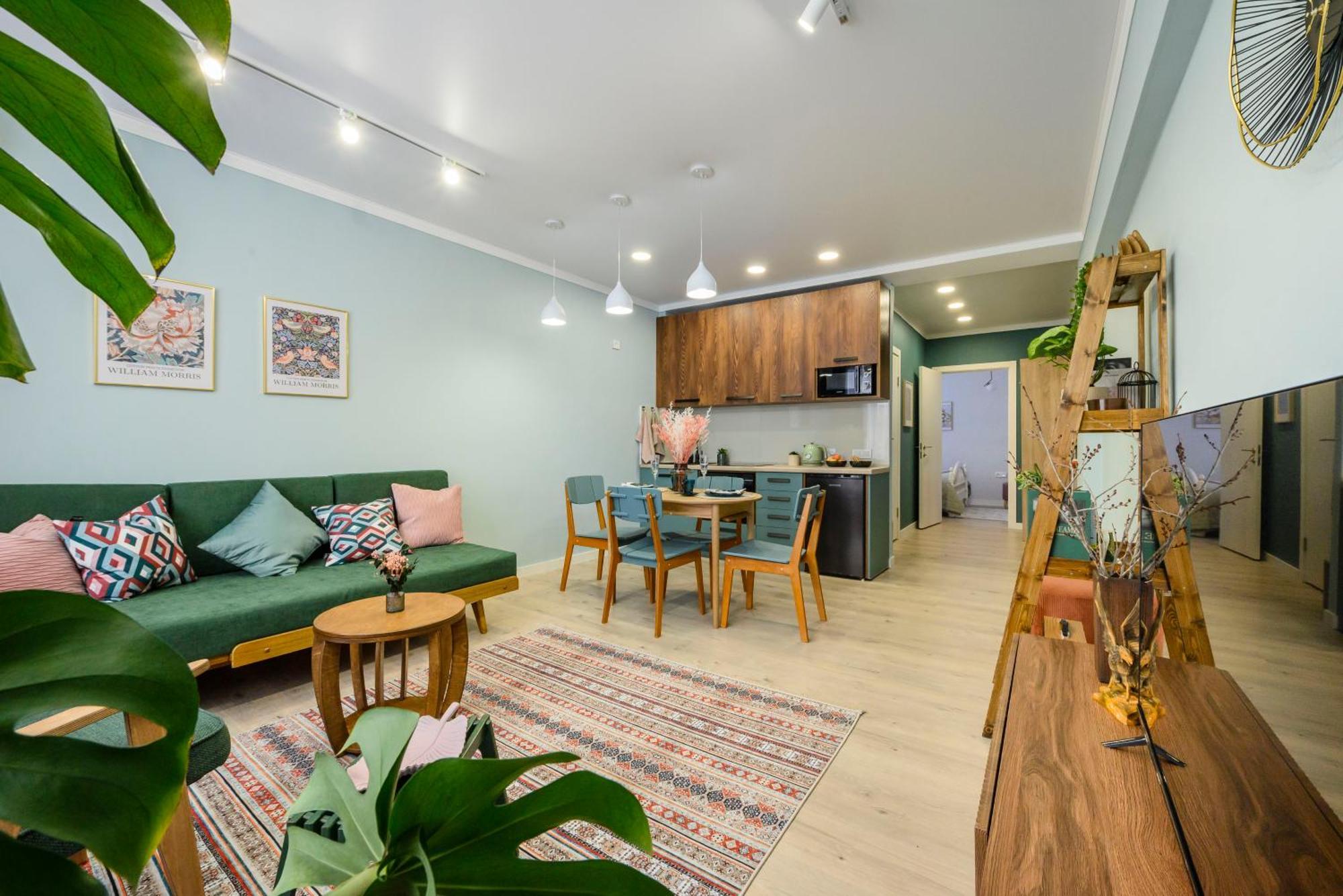 Mid-Century Charm Apartments В Центре Алматы ภายนอก รูปภาพ
